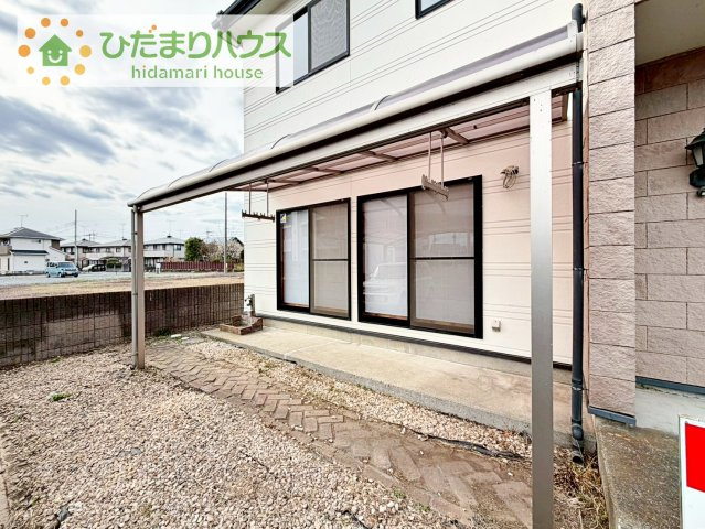 【バルコニー】 | 筑西市みどり町１丁目　中古戸建 | お庭にも洗濯物を干せるスペースあり！