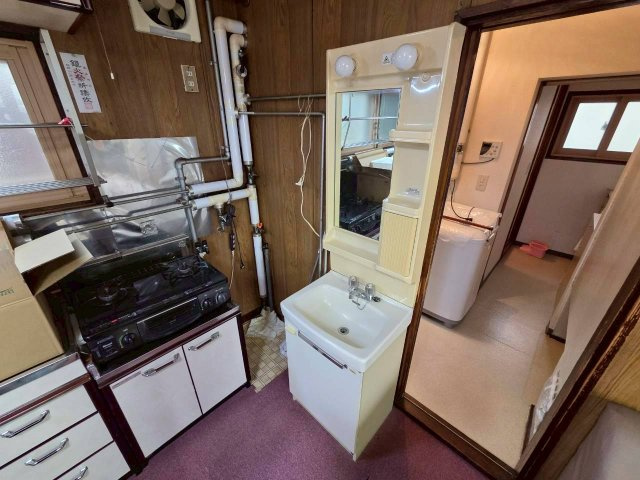 桜ケ岡1丁目　中古住宅の独立洗面台