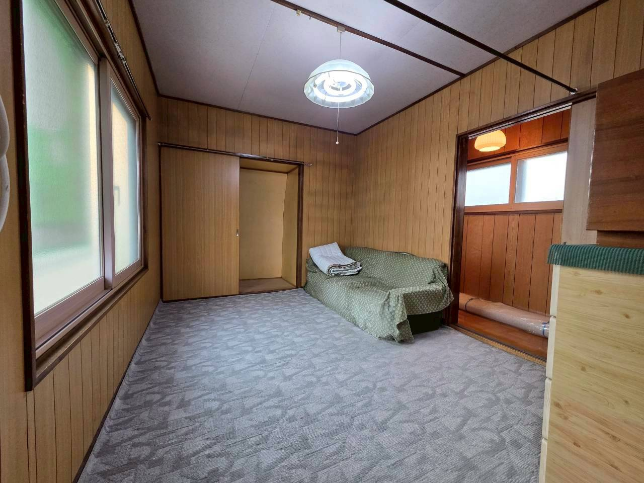 桜ケ岡1丁目　中古住宅の洋室|階段手前6帖