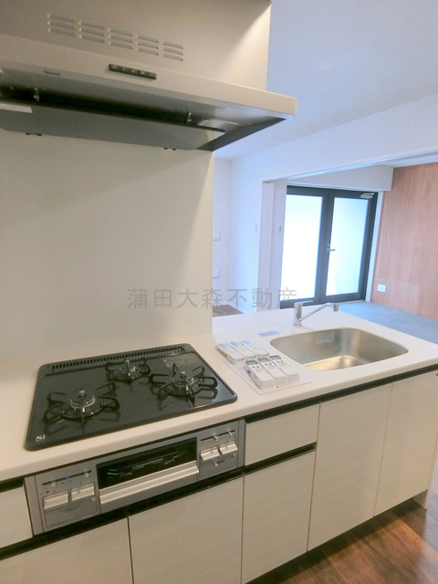 SUN Residenceサンレジデンスのキッチン|3口ガスグリル付カウンターキッチン　システムキッチン