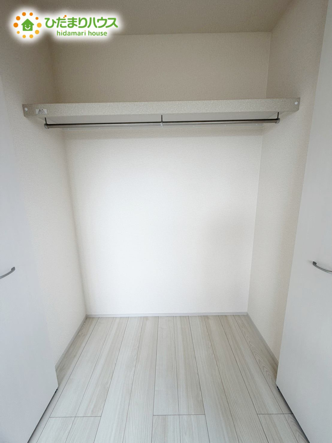 木間ヶ瀬Ⅵ（独立戸建10棟）　新築戸建　9号棟の収納|お洋服の多い女性に人気！収納力の高いクローゼット付☆彡					

