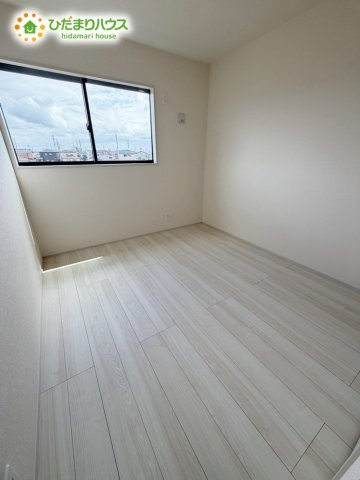 木間ヶ瀬Ⅵ（独立戸建10棟）　新築戸建　9号棟の洋室|机にベットを置けば子供部屋の完成です！				
