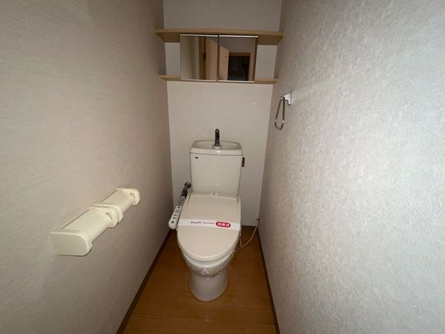 ルミナスコートのトイレ|落ち着いた色調のトイレです