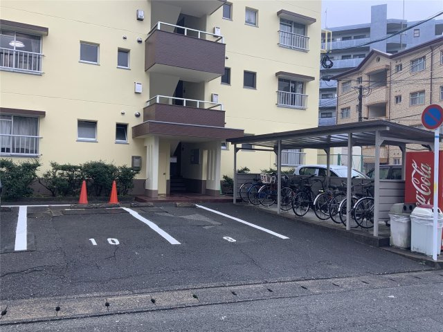 マンションエスティーのエントランス