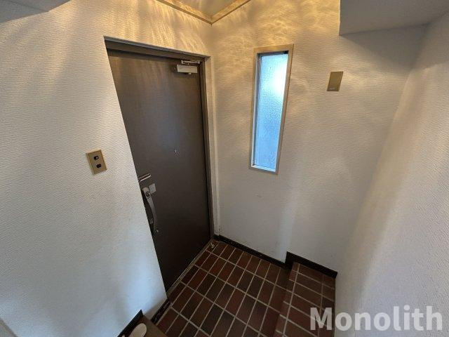 光明台ハイタウンの玄関