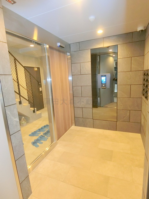 SUN Residenceサンレジデンスのエントランス|TVモニター付オートロック宅配BOXメールBOX