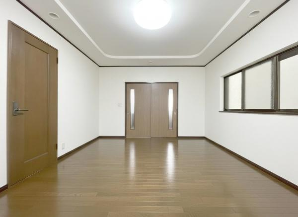 【居間・リビング】 | 家族の一体感を感じられるLDK！家族と過ごす時間を大切にする方にぴったりの住空間です♪