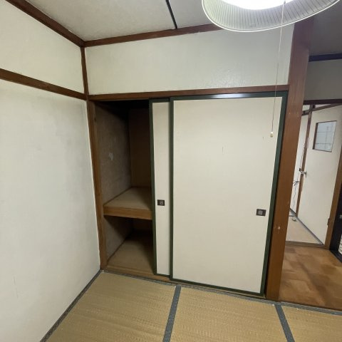 斉藤アパートの和室|畳の上でゆっくりとくつろげる和室です