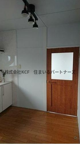 寿マンションの内装|明るい色調の室内です