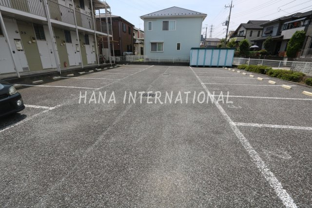 レオパレススプリングＢの駐車場