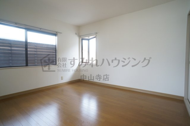 千種4丁目戸建ての洋室