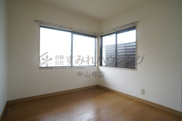 千種4丁目戸建ての洋室