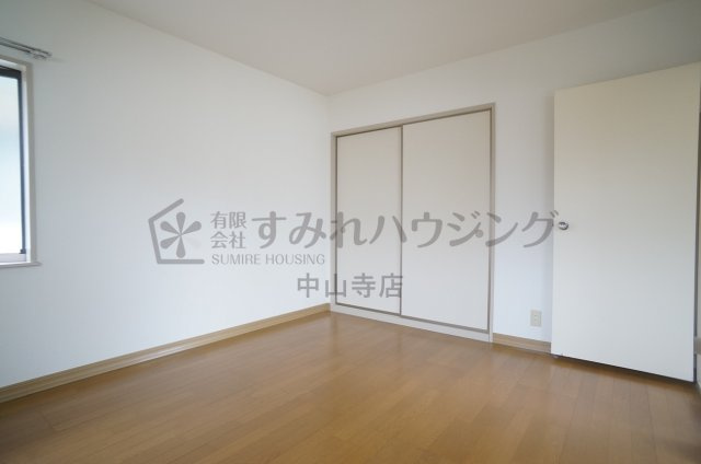 千種4丁目戸建ての洋室