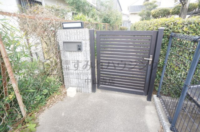 千種4丁目戸建てのエントランス