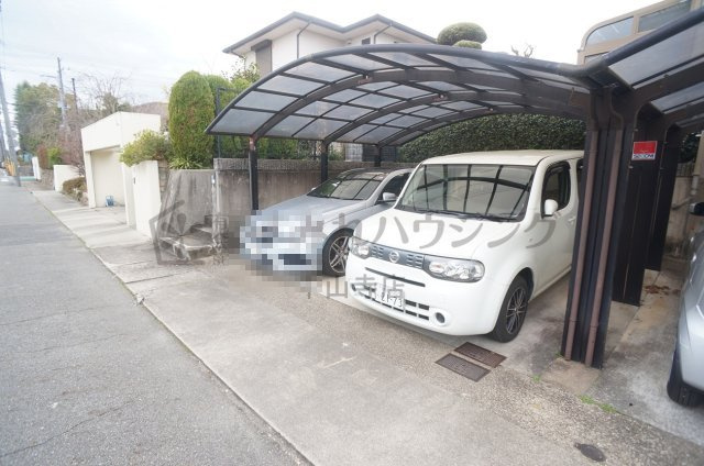千種4丁目戸建ての駐車場