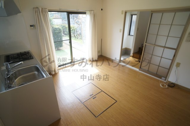 千種4丁目戸建ての居間・リビング