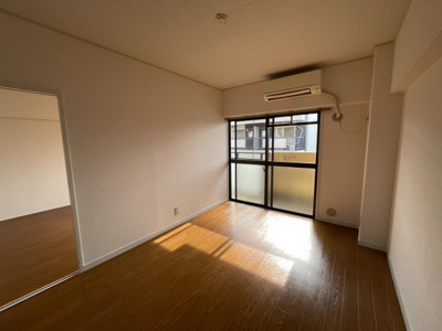 【居間・リビング】 | ファースト菅原 | ゆったり過ごせる居間です