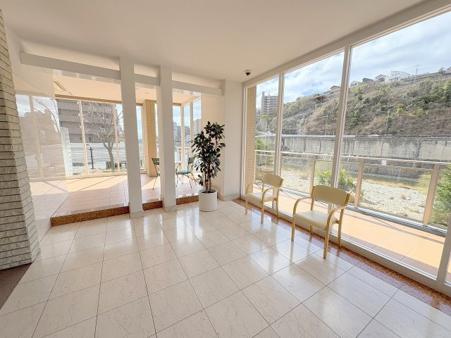 リーデンススクエア宝塚リバージュのロビー|建物の内部です