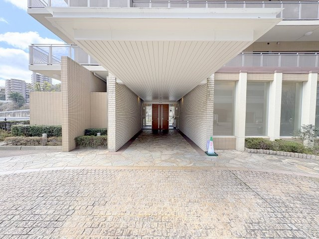 リーデンススクエア宝塚リバージュのエントランス|毎日通るエントランスはこのようになっています