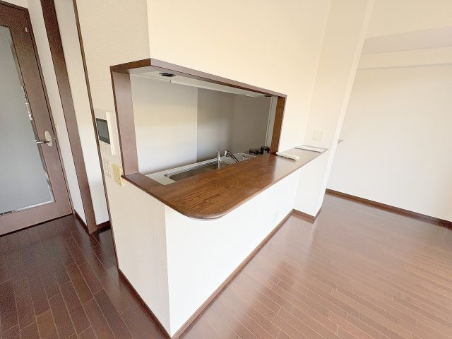 リーデンススクエア宝塚リバージュの内装|明るい色調の室内です