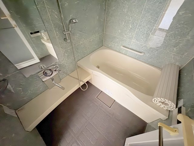 リーデンススクエア宝塚リバージュの浴室|落ち着いた空間のお風呂です