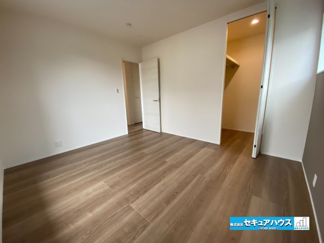 【完成】知多市梅が丘1丁目の洋室|【洋室】
◆家族一人ひとりの大切なプライベート空間。趣味に合わせて使って頂けるようシンプルに仕上げてあります。暮らし心地を大きく左右する収納を、適材適所に配置し使い勝手を考慮しました。　