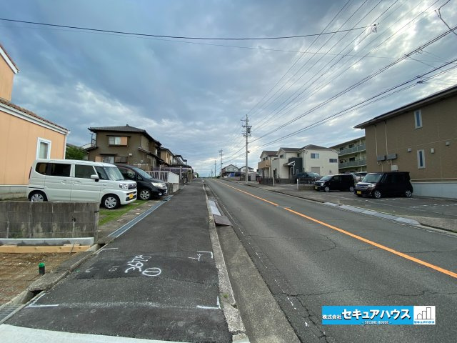 【完成】知多市梅が丘1丁目の前面道路含む現地写真|事前予約にて現地ご見学いただけます！お気軽にお問い合わせください♪
■株式会社　セキュアハウス■
住宅ローンに強く、知識、経験豊富なスタッフ在籍
お客様に寄り添い、ご成約後もサポート致します