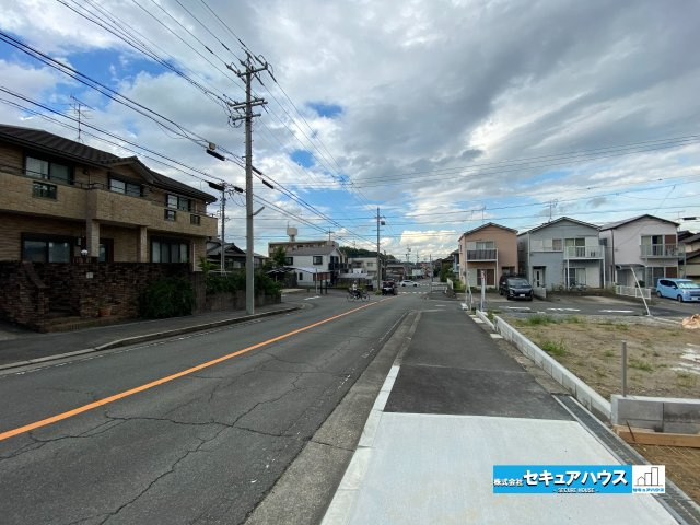 【完成】知多市梅が丘1丁目の前面道路含む現地写真|事前予約にて現地ご見学いただけます！お気軽にお問い合わせください♪
■株式会社　セキュアハウス■
住宅ローンに強く、知識、経験豊富なスタッフ在籍
お客様に寄り添い、ご成約後もサポート致します