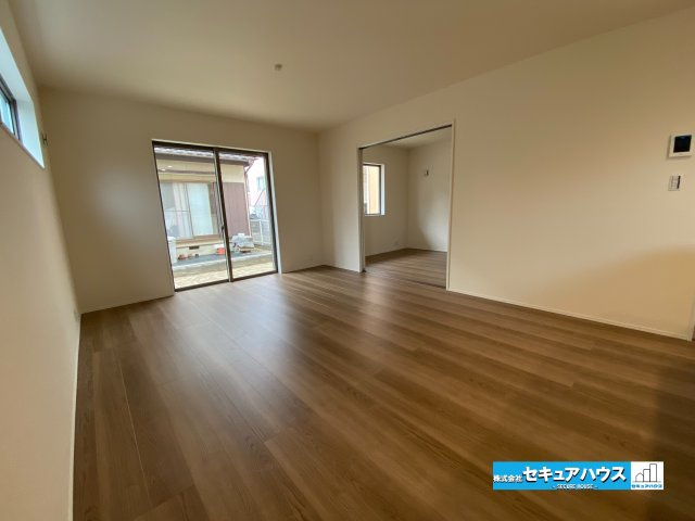【完成】知多市梅が丘1丁目の居間・リビング|【LDK】
◆日当たりが良く温かい広々リビングは家族の団らんスペースになります。