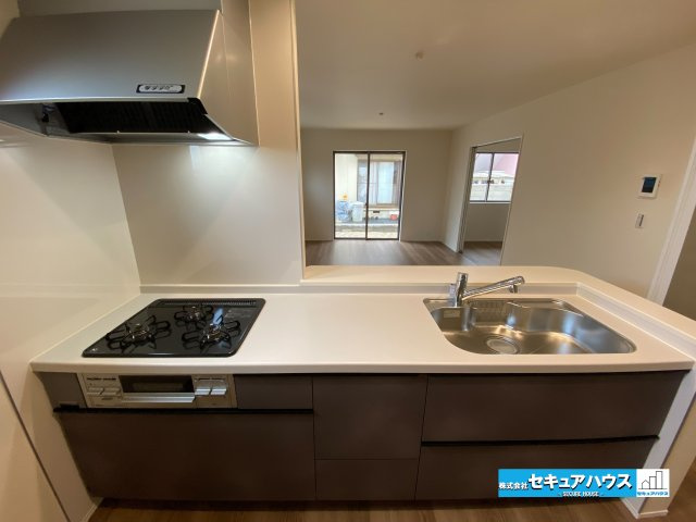 【完成】知多市梅が丘1丁目のキッチン|【キッチン】
◆同時にたくさんの料理が調理できる。「焼く・蒸す・煮る」の工程を同時進行で進めることができるので、料理を素早く作ることができます。育児でバタバタ忙しいママに嬉しい♪