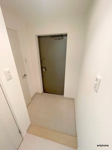 クロスレジデンス大阪新町　仲介手数料無料の玄関