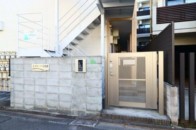 エメロード江古田のエントランス