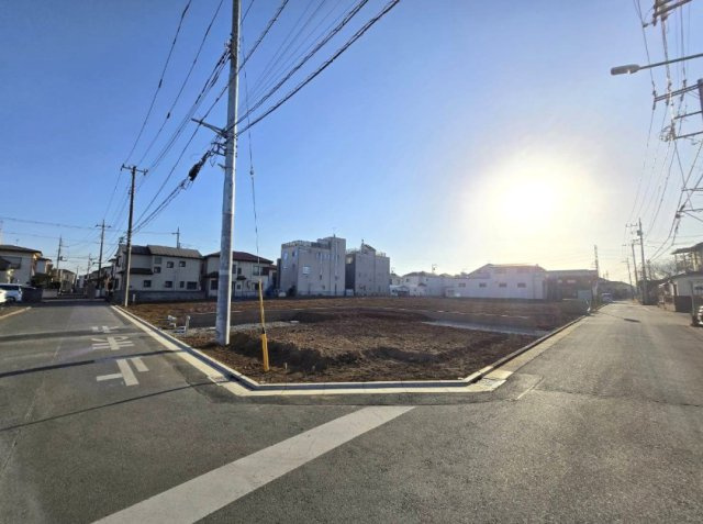 【前面道路含む現地写真】 | 入間郡三芳町北永井　新築一戸建住宅　全11棟　(ふじみ野店) | 徒歩15分圏内にスーパー、コンビニ、ドラッグストアが揃いお買い物の負担も少ないです。