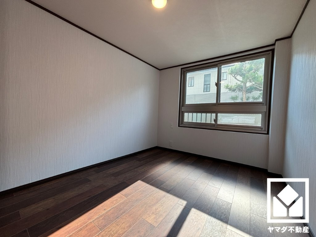 夙川第三コーポラスの子供部屋|お子様のお部屋などにも丁度良い広さです。独立した居室なのでプライベートな時間をゆったり過ごせそうです。