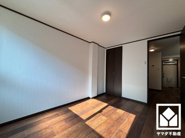 夙川第三コーポラスの洋室|クローゼットがございますので、お部屋の広さを最大限に活用できます。