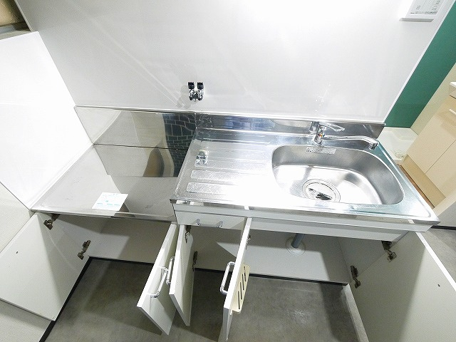 サルベージヤードのキッチン|きれいなキッチンです