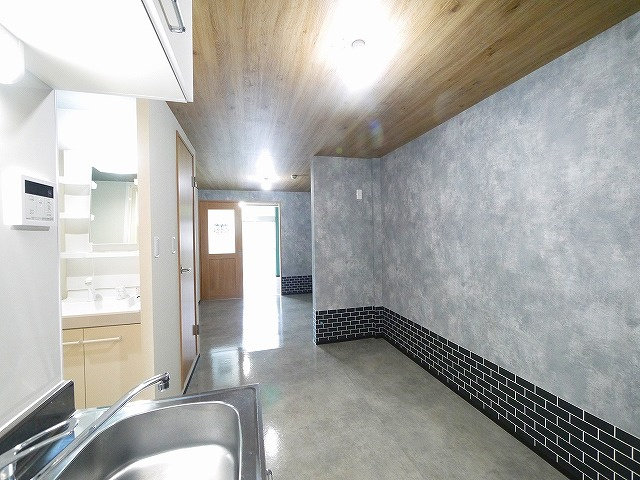 サルベージヤードのキッチン|お料理しやすいキッチンです