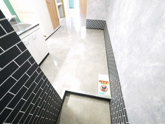 サルベージヤードの玄関|きれいな玄関です