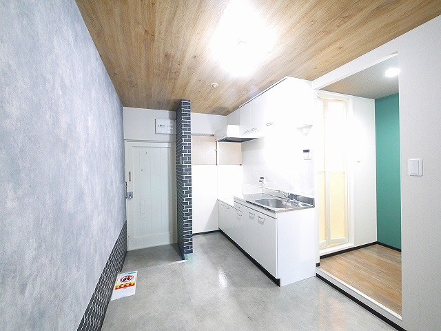 サルベージヤードのキッチン|使いやすいキッチンです