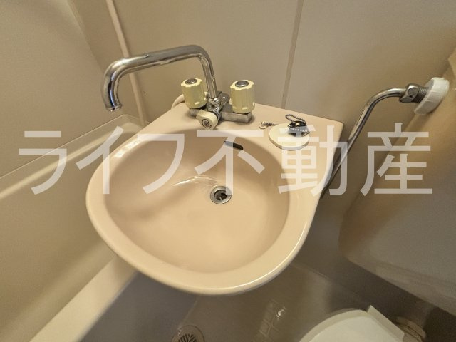 トマトハイツ菱屋西の洗面所|ゆったりとスペースのある洗面所