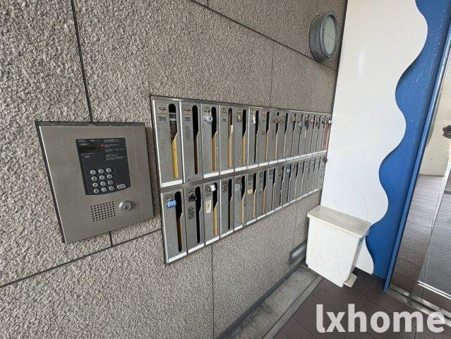 メゾン摂津のエントランス|落ち着いたエントランスです