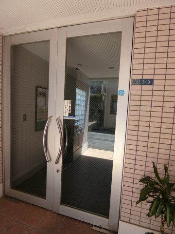 グランドアークのエントランス|ブレーメン商店街沿いのRCマンション☆