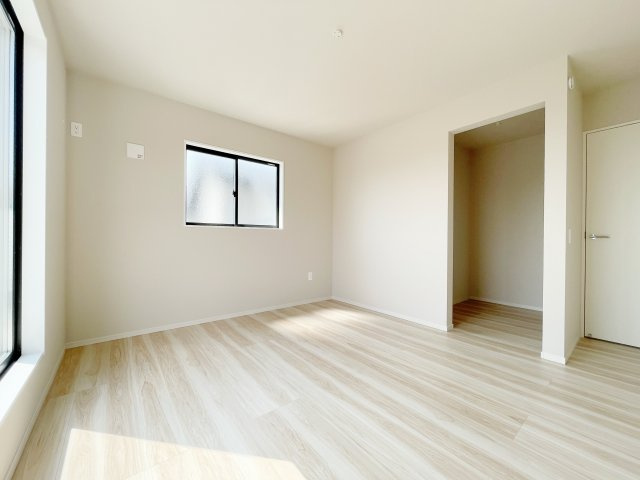 新築戸建・新築建売　郡山市富田町9期　富田小・富田中の洋室|陽当たり良好な洋室は収納も充実◎