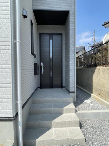 新築戸建・新築建売　郡山市富田町9期　富田小・富田中の玄関|カメラ付きインターホンがある玄関！