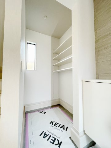 新築戸建・新築建売　郡山市富田町9期　富田小・富田中の玄関|シューズボックス＆シューズクローク付きでたっぷり収納ができますね！