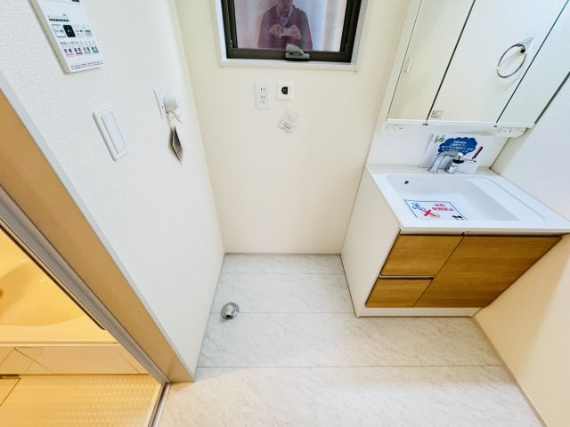 三郷市鷹野４丁目新築戸建【鷹野小学校：9分】のランドリースペース|洗濯機置き場・乾燥機用ガス栓つき
