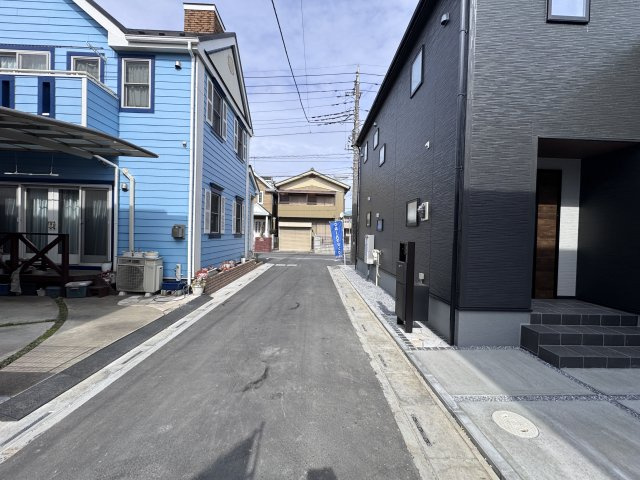 三郷市鷹野４丁目新築戸建【鷹野小学校：9分】の前面道路含む現地写真|中央開発道路