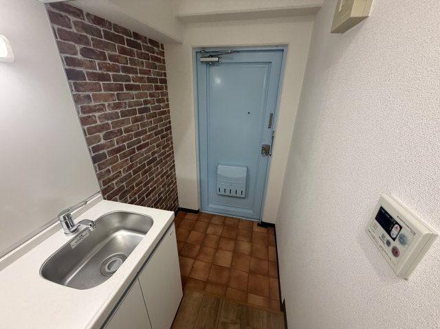 林泉第7ビルの玄関|収納もある玄関です