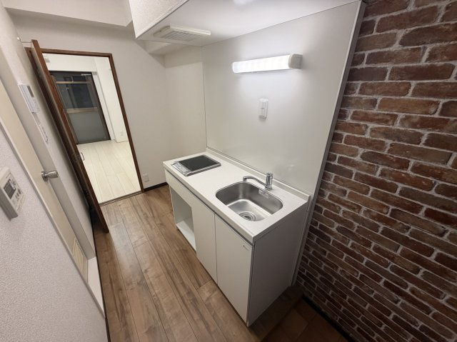 林泉第7ビルのキッチン|コンパクトなキッチンで掃除もラクラク