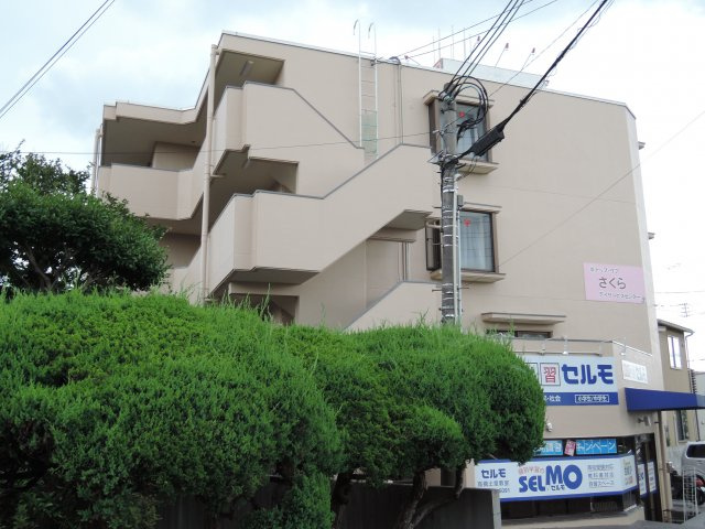ブルーマーク高槻の外観